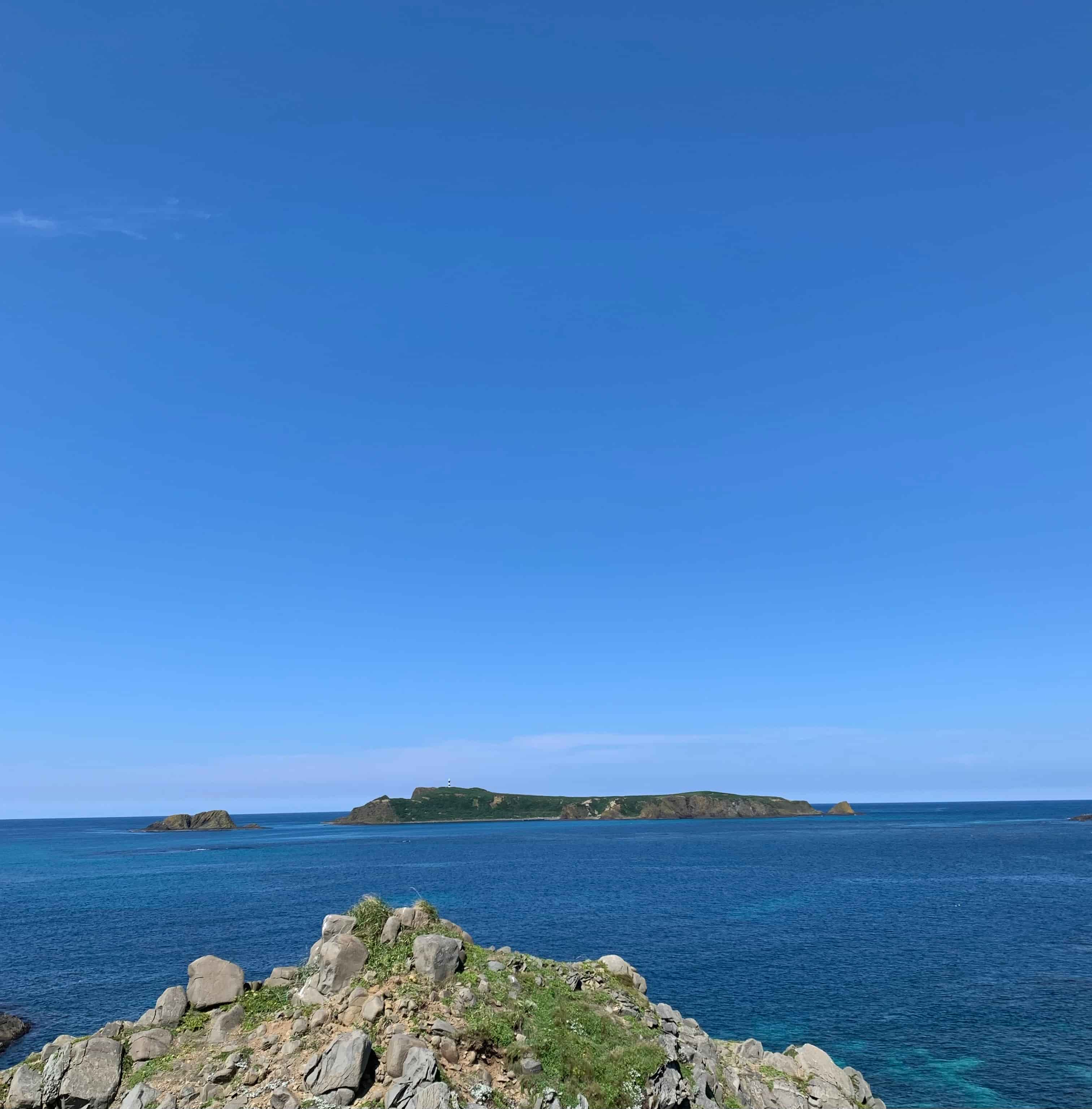 礼文町 / スコトン岬 / 海の上に浮かぶトド島