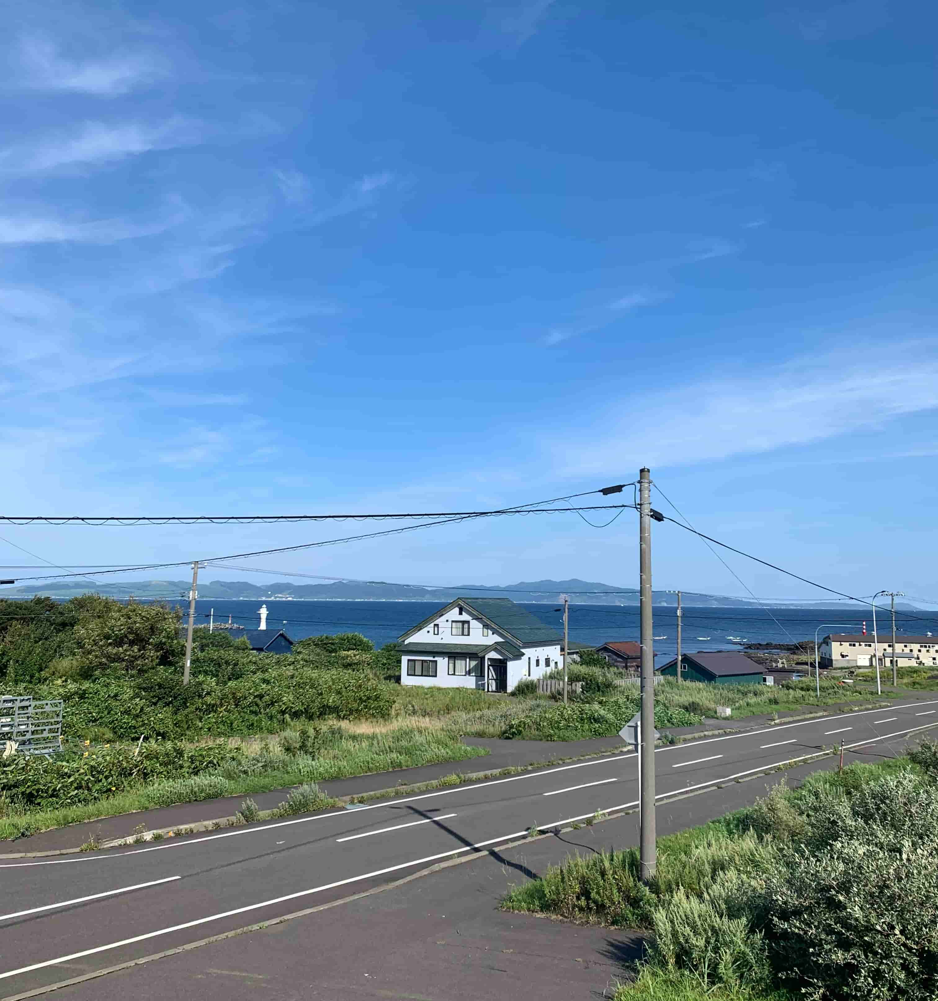 利尻富士町 / 夕陽館から見る礼文島