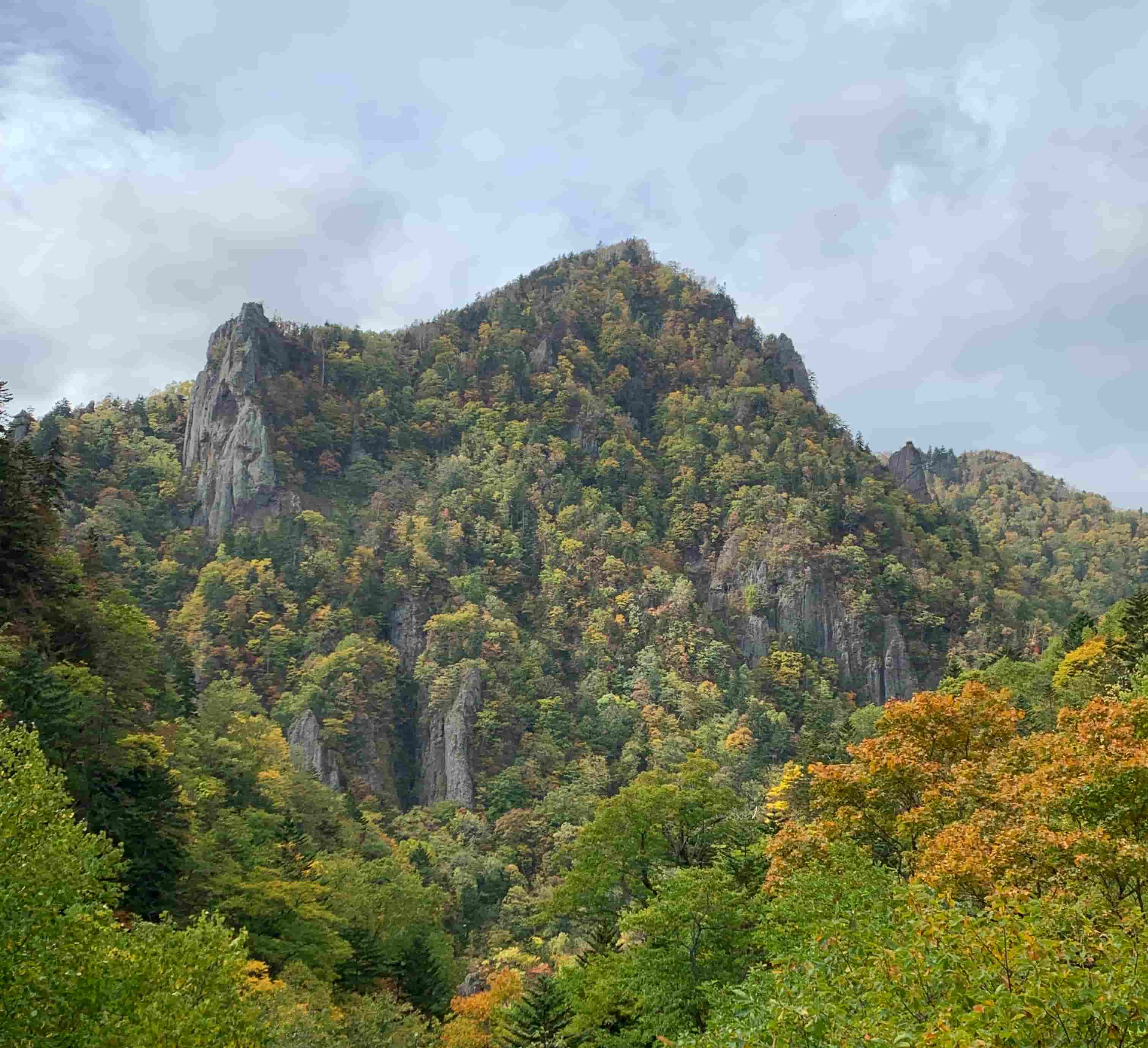 札幌市 / 定山渓 / 紅葉し始めの風景