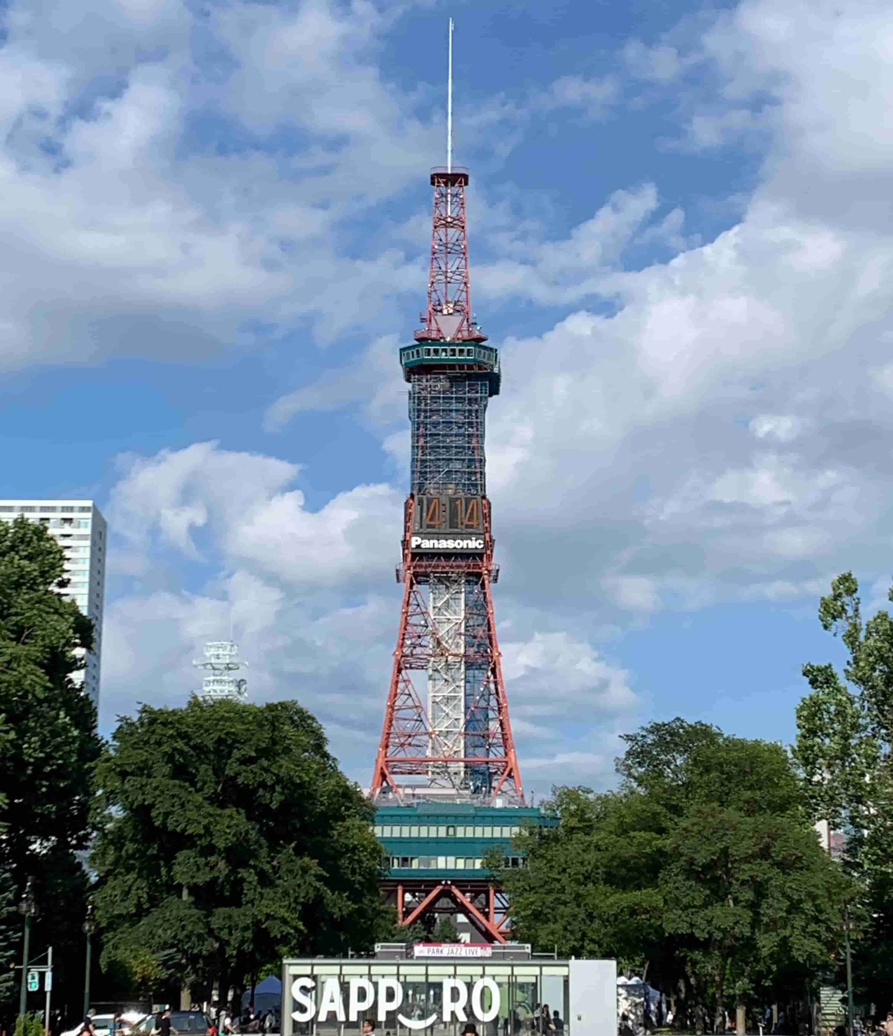 札幌市 / 大通公園にそびえ立つさっぽろテレビ塔